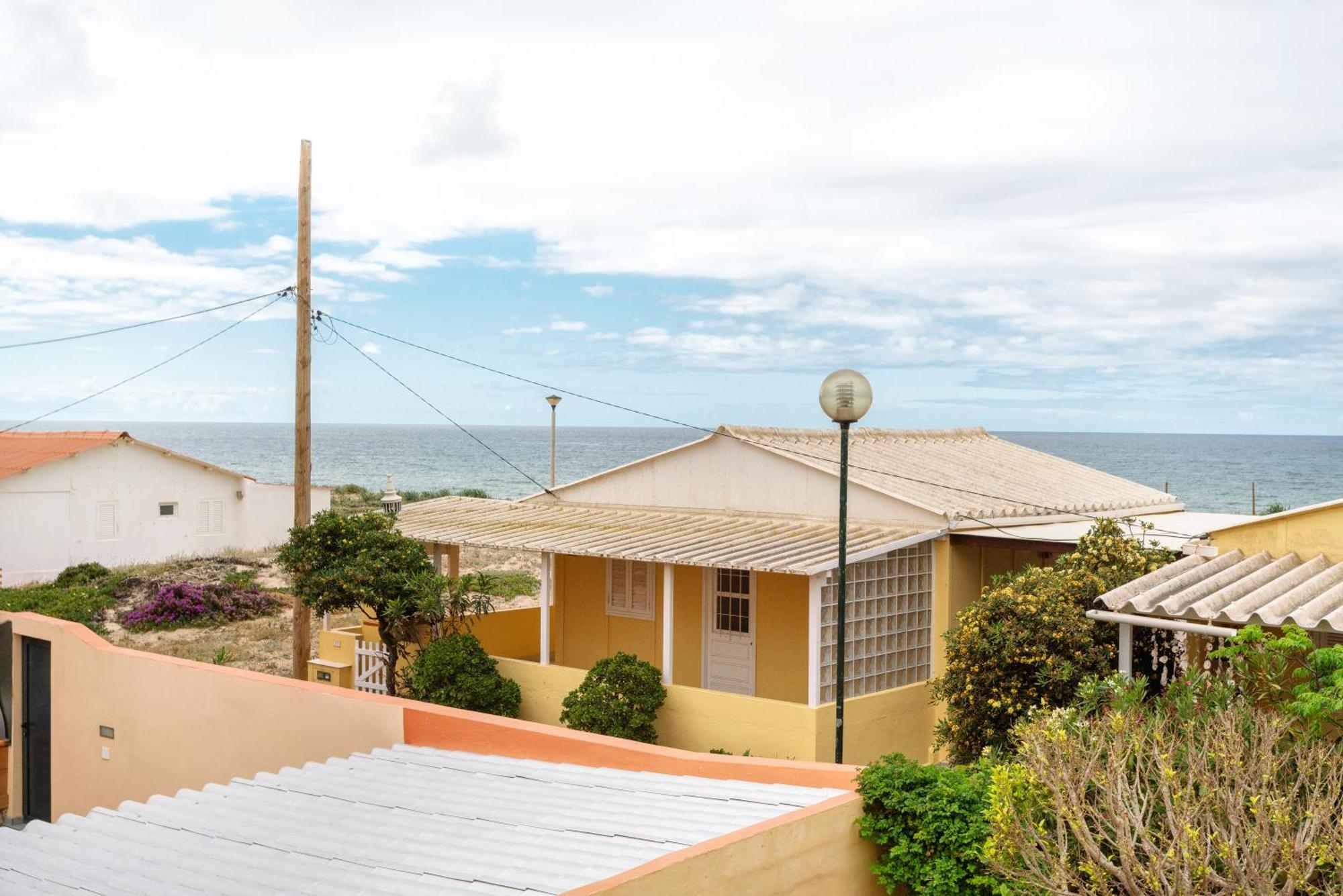 Blife Faro Beach Hostel Exterior photo